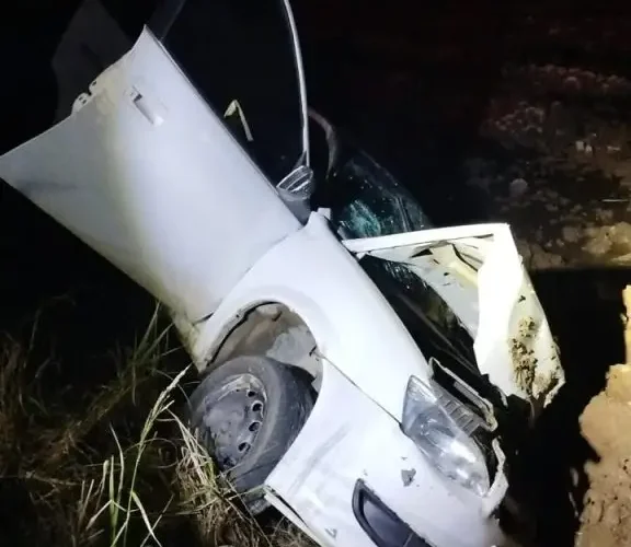 Saída de pista seguida de tombamento deixa cinco feridos na SC-108, em Meleiro