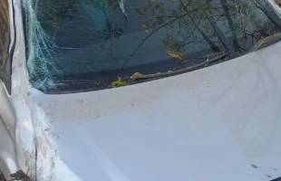Condutor desorientado capota carro e tenta fugir após acidente em Içara