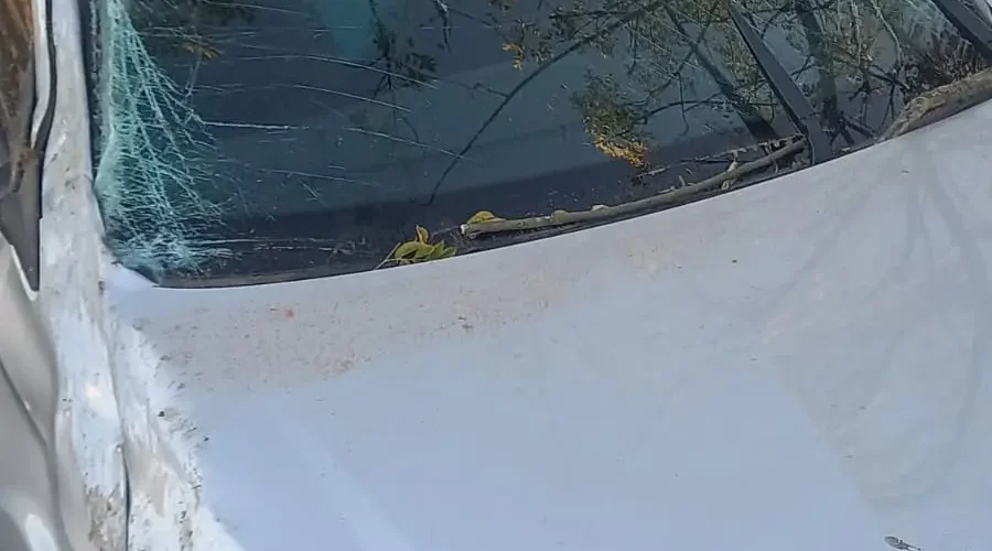 Condutor desorientado capota carro e tenta fugir após acidente em Içara