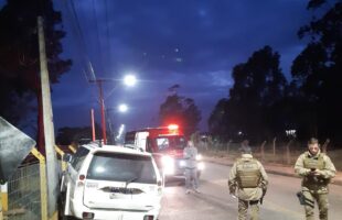 Motorista perde controle e colide contra muro de residência em Jaguaruna