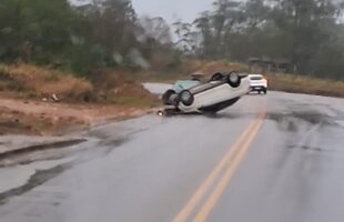 Rodovia SC-446 tem tombamento de carro em Lauro Müller