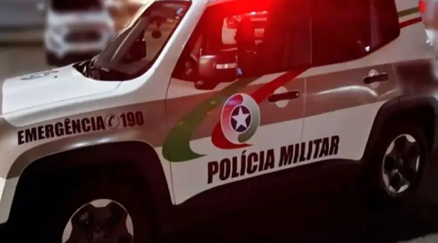 Criança é encontrada sozinha durante ação policial contra o tráfico em Laguna