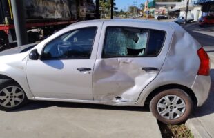 Acidente entre carro e moto deixa casal ferido em Lauro Müller; motorista fugiu do local
