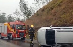 Capotamento é registrado próximo ao Guatá e mobiliza bombeiros
