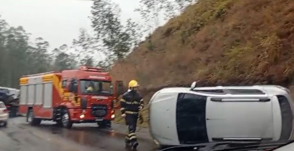 Capotamento é registrado próximo ao Guatá e mobiliza bombeiros