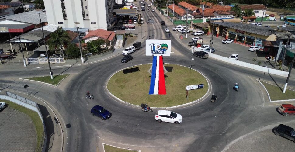Orleans celebra 112 anos com transporte gratuito ao parque da festa e shows nacionais