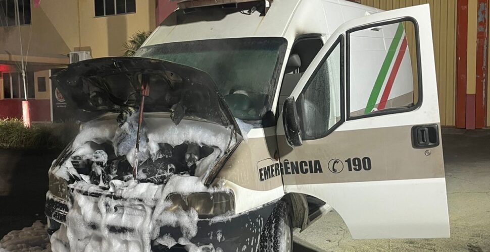 Incêndio em viatura mobiliza Corpo de Bombeiros em Orleans