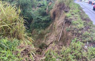 Desbarrancamento em rodovia causa falta de água em bairros de Orleans