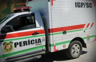 Motociclista morre após colisão com caminhão na SC-447, em Meleiro
