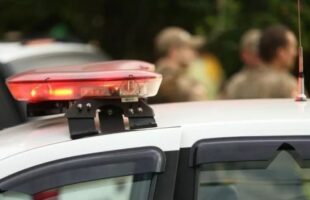 Trio assalta posto em Tubarão, abastece sem pagar e dois acabam presos horas depois em Içara