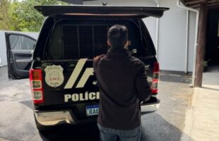 Homem é preso em Criciúma por aplicar golpes usando nomes de amigos para comprar carros