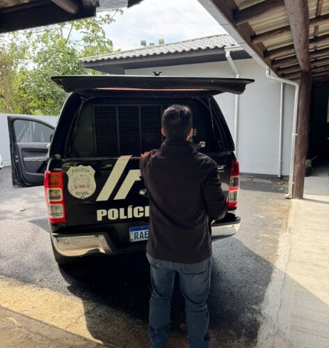Homem é preso em Criciúma por aplicar golpes usando nomes de amigos para comprar carros