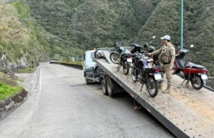 Serra do Rio do Rastro: Operação apreende cinco motos com condutores sem habilitação