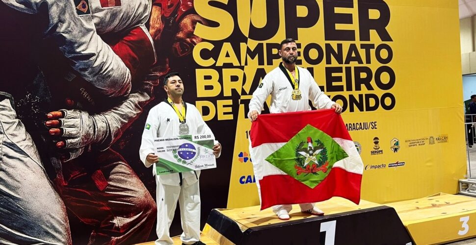 Orleans celebra bicampeonato nacional invicto de taekwondo com Mestre Luiz Paulo