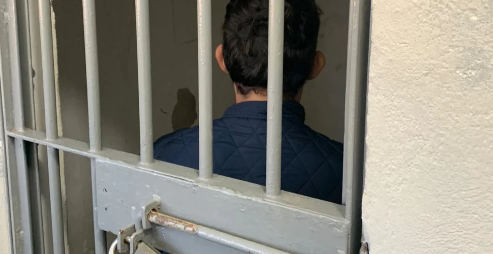 Homem procurado por porte ilegal de arma é preso em Araranguá