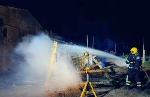 Incêndios atingem duas estufas de fumo em Araranguá na mesma noite