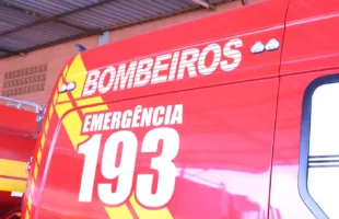 Princípio de incêndio atinge parte superior de casa no Centro de Içara