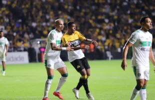 Coritiba e Criciúma se enfrentam em duelo direto pela liderança da Série B