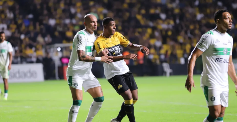 Coritiba e Criciúma se enfrentam em duelo direto pela liderança da Série B