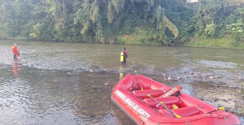 Bombeiros retomam buscas por homem desaparecido no rio Braço do Norte