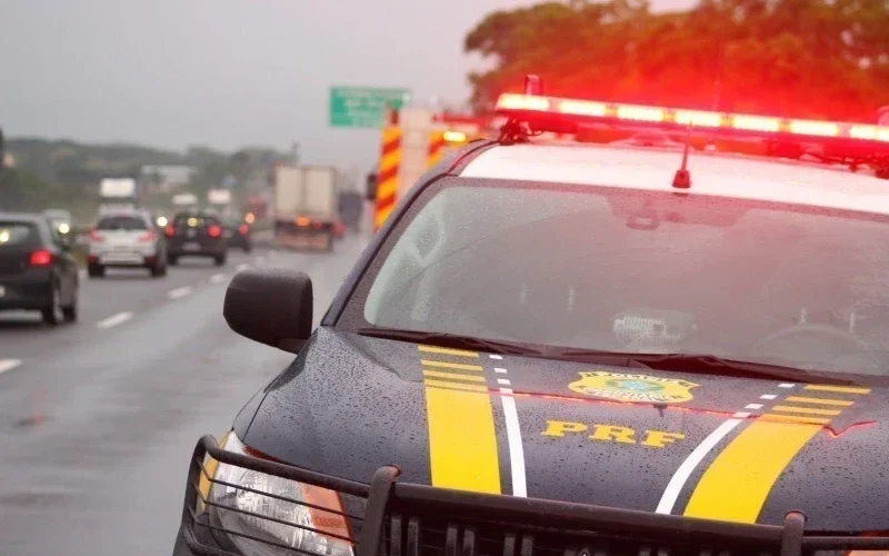 Motorista de aplicativo é presa com mais de 13 quilos de drogas na BR-101