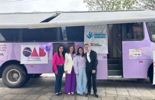 Ônibus Lilás leva acolhimento e combate à violência contra a mulher a Orleans