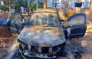 Suspeito de maus-tratos a animais incendeia carro de denunciante e é preso em Jacinto Machado