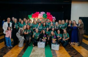 Empoderamento e lágrimas: Mais de 60 mulheres se formam em programa pioneiro da Coorsel