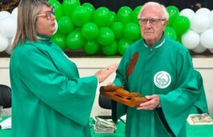 Academia de Letras de Orleans celebra 44 anos com nova presidente e obra que exalta multiculturalidade