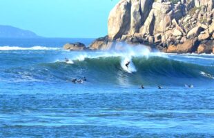 O mar chama de volta: Imbituba revive o surfe internacional hoje após 15 anos