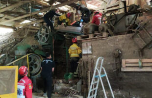 Operário Fica Preso em Triturador de Barro em Acidente Grave em Sangão