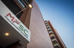 MPSC alerta prefeitos: uso de redes pessoais para promoção de obras públicas é irregular