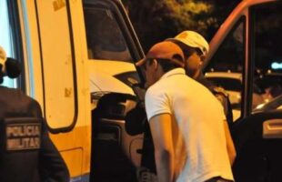 “Pacote Completo do Azar”: Bêbado, Acidentado e Preso por Dirigir Carro Roubado