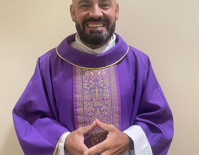 Padre Eloir deixa SC após 17 anos para missão entre brasileiros nos EUA: “Rezem por mim”