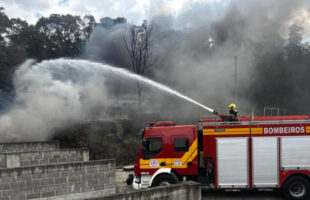 Emergência em Criciúma: Trabalho com Maçarico provoca incêndio em tanque de piche