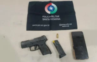 Homem é preso por porte ilegal de arma durante abordagem em Sombrio