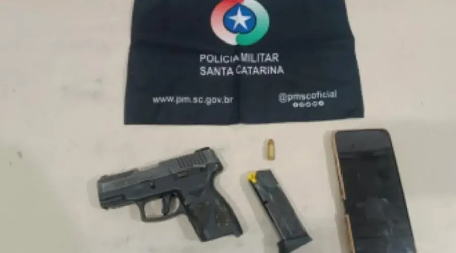 Homem é preso por porte ilegal de arma durante abordagem em Sombrio