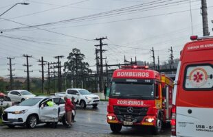 Acidente entre dois veículos deixa motorista ferido na SC-108, em Orleans