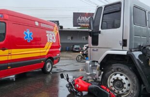 Colisão entre moto e caminhão mobiliza equipes de resgate em Orleans