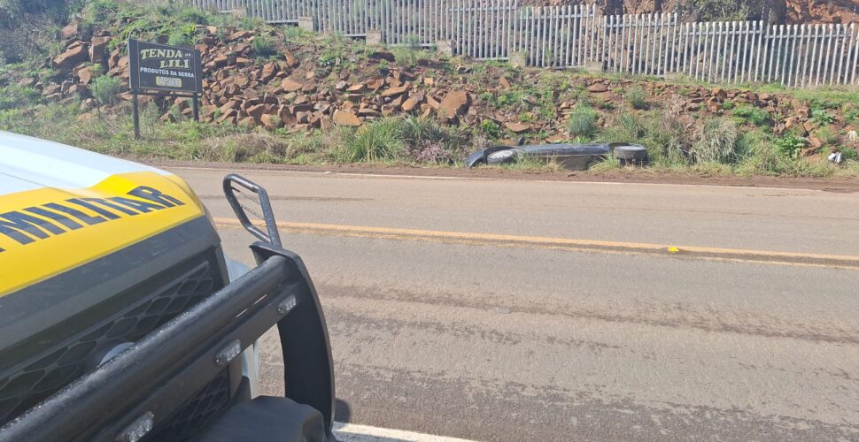 Veículo sai da pista e é abandonado às margens da SC-390 em Bom Jardim da Serra