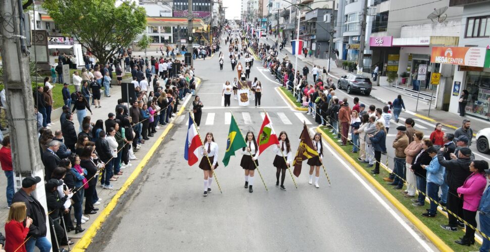 Mais de 50 instituições transformam ruas de Orleans em grande celebração cívica no 7 de Setembro