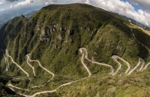 Serra do Rio do Rastro: Beleza Sinuosa e Perigosa com Limite de 40 km/h