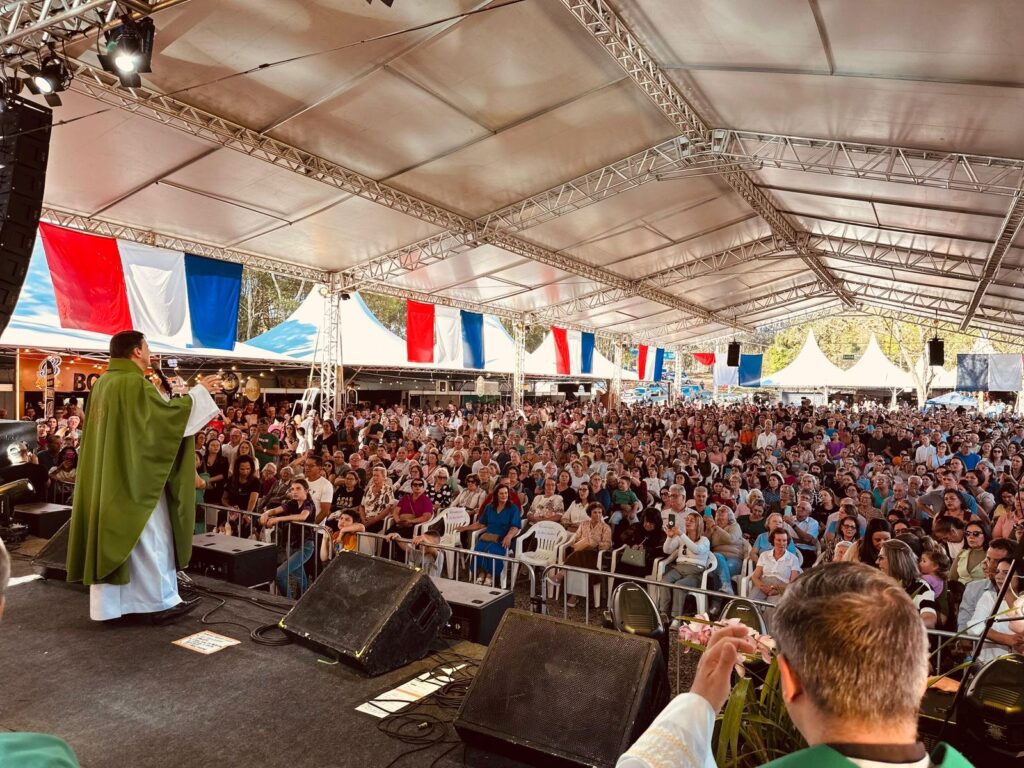 Orleans Brilha em Festa de 112 Anos com Shows Nacionais e Recorde de Público