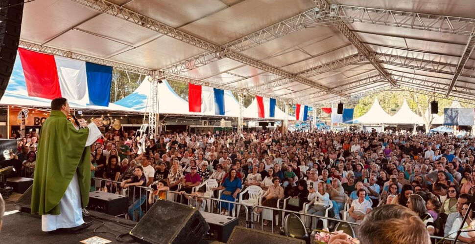 Orleans Brilha em Festa de 112 Anos com Shows Nacionais e Recorde de Público