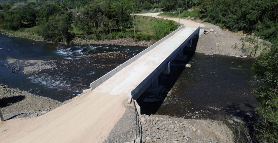 Após três anos de espera, ponte em Brusque do Sul é liberada com tráfego normalizado