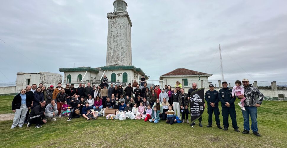 Grupo de Bento Gonçalves reúne 80 pessoas no Farol de Santa Marta e realiza ação solidária
