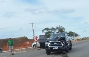 Acidente entre dois veículos deixa motorista ferido na SC-445, em Içara