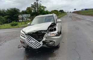 Três pessoas são encaminhadas ao hospital após colisão na SC 108 em Urussanga