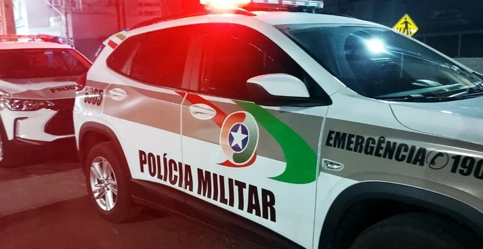 Tentativa de feminicídio em Orleans termina com vítima ferida e agressor foragido