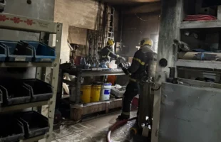 Incêndio em cerâmica mobiliza equipes de bombeiros em Criciúma